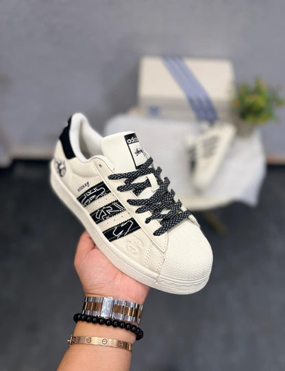 ADIDAS ORIGINALS SUPERSTAR X STUSSY BALL WITH KEYCHAIN