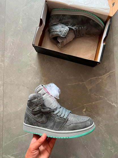 NIKE AIR JORDAN 1 KAWS