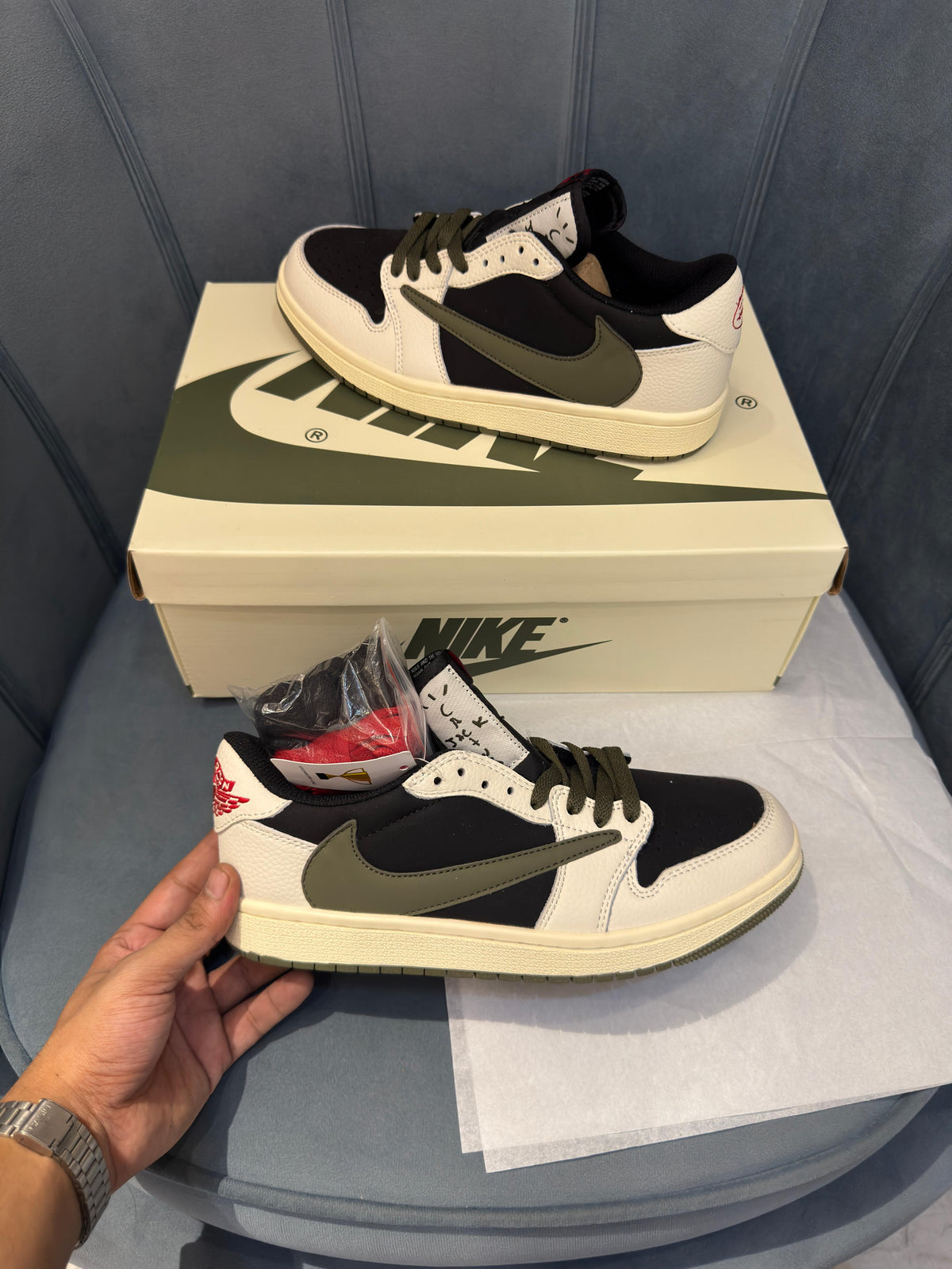 NIKE AIR JORDAN TRAVIS SCOTT NOIRE