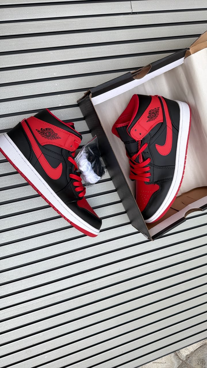 NIKE AIR JORDANS