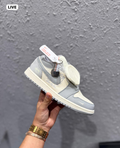 AIR JORDANS RETRO 1 LOW STUSSY OG GREY KEYCHAIN
