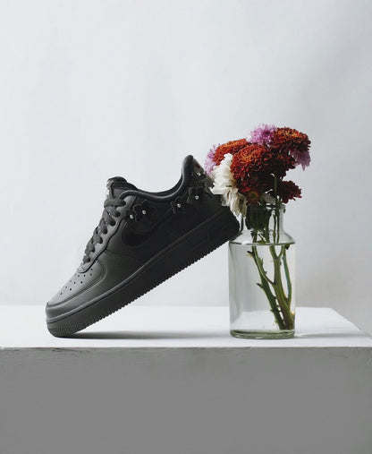 NIKE AIR FORCE 1 07 FLORETTE FLORAL SNEAKERS