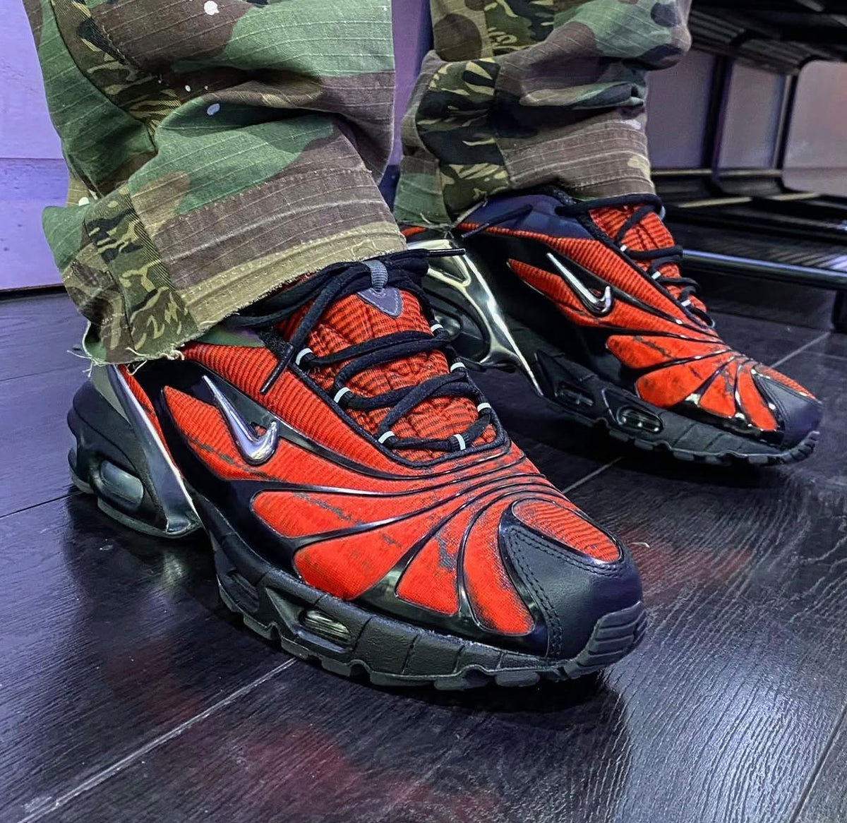 NIKE AIR MAX TAILWIND V X SKEPTA BLOODY CHROME