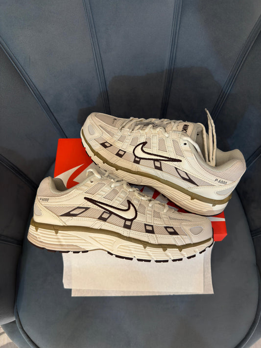 NIKE P 6000 EARTH LIGHT BONE