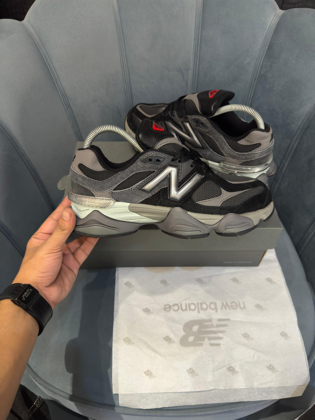 NEW BALANCE 9060 BLACK AND GREY