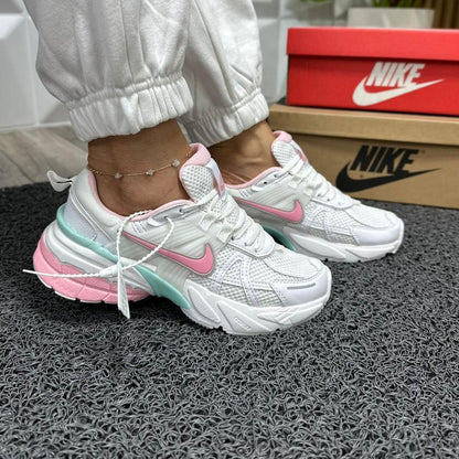 NIKE V2K RUN LEGEND PINK