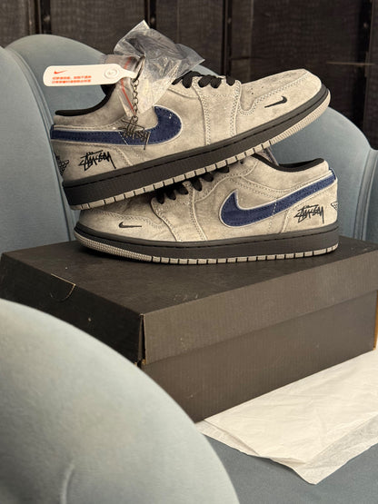 AIR JORDAN RETRO 1 STUSSY GREY BLUE KEYCHAIN 2026