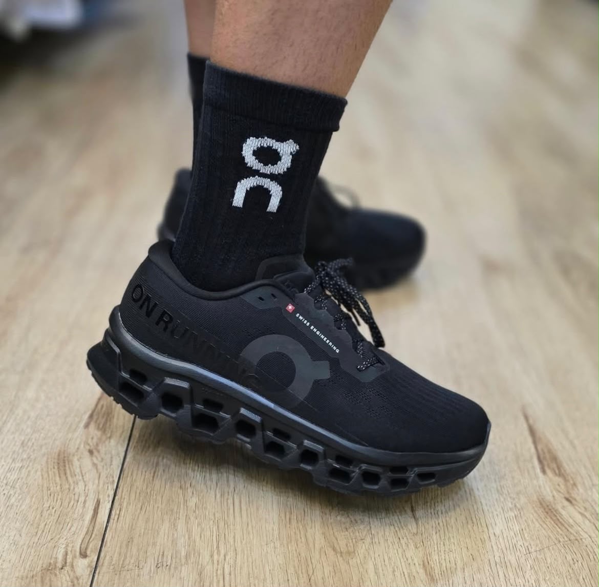 ON CLOUDMONSTER 3 ALL BLACK