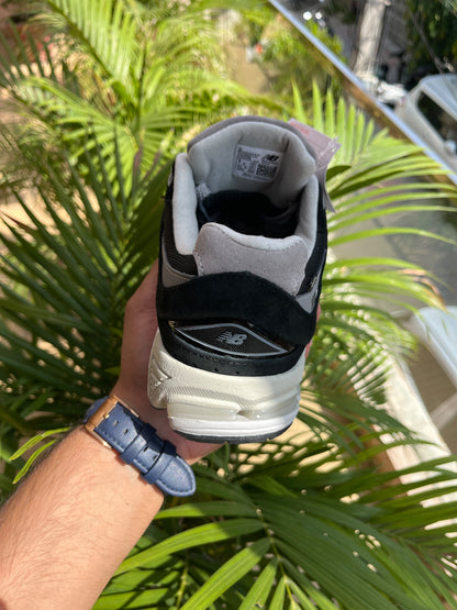 NEW BALANCE 2002R