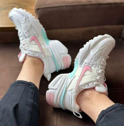 NIKE V2K RUN LEGEND PINK