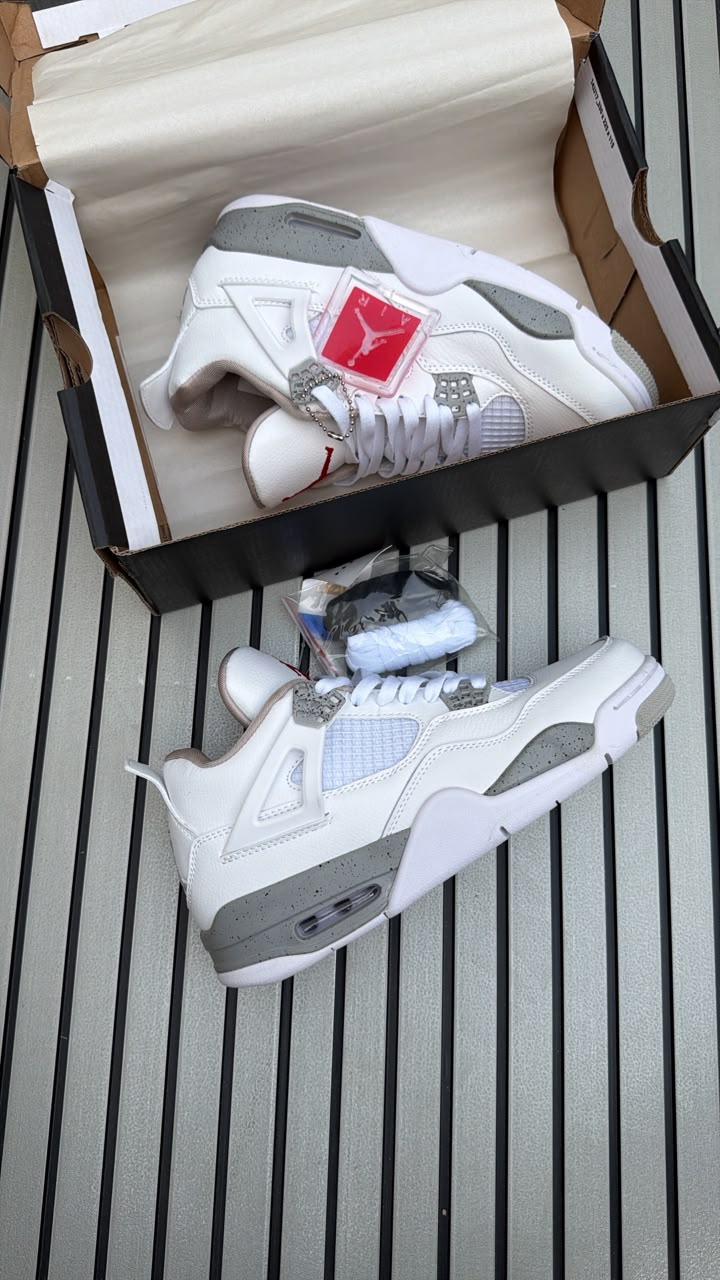 AIR JORDANS RETRO 4