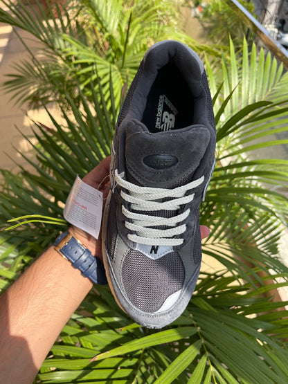 NEW BALANCE 2002R