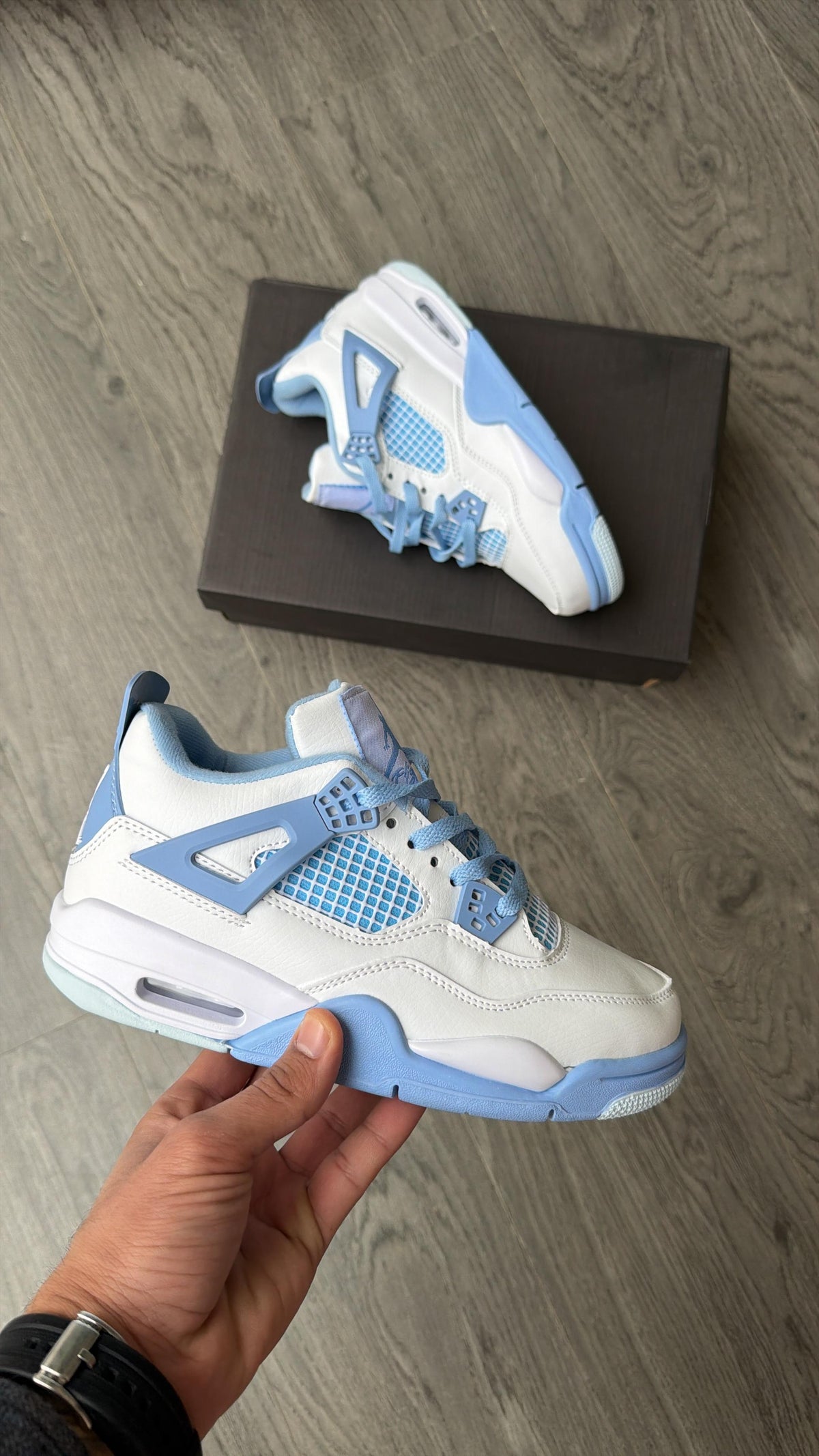 NIKE AIR JORDAN RETRO 4