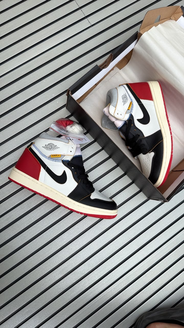 NIKE AIR JORDAN 1 RETRO HIGH BLACK TOE