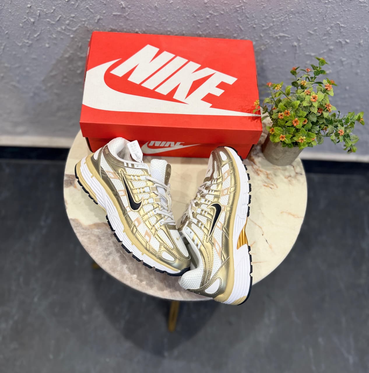 NIKE P6000 TRAINER METALLIC GOLD