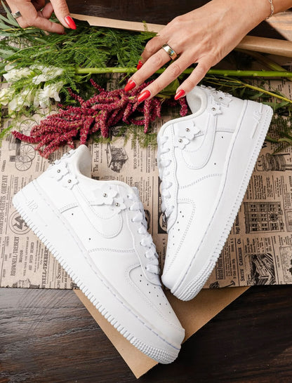 NIKE AIR FORCE 1 07 FLORETTE FLORAL SNEAKERS