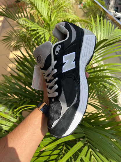 NEW BALANCE 2002R