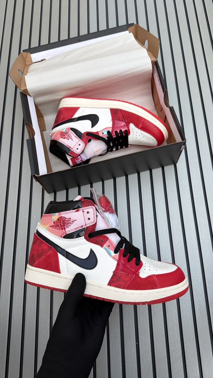 NIKE AIR JORDANS