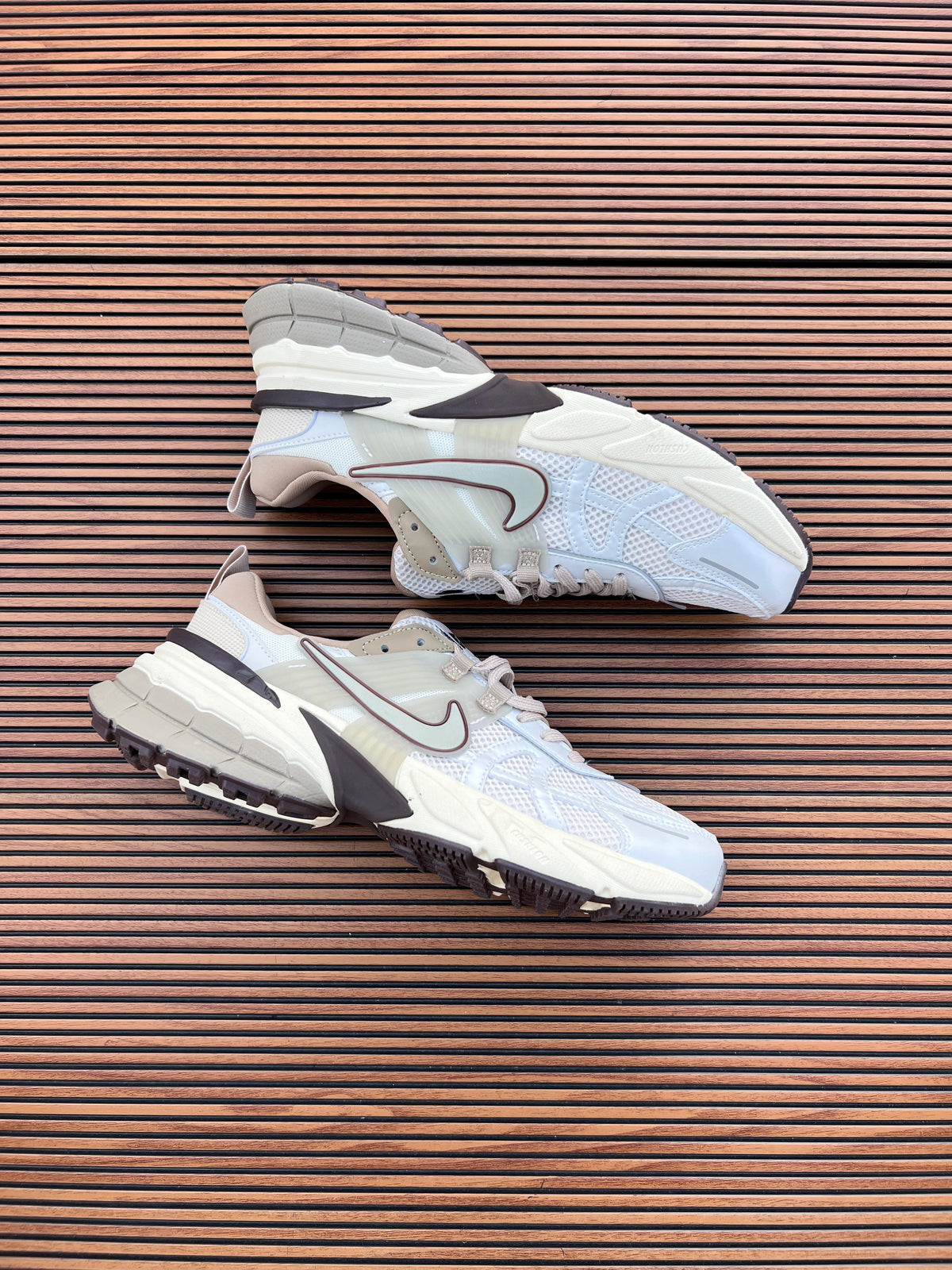 NIKE RUNNING V2K