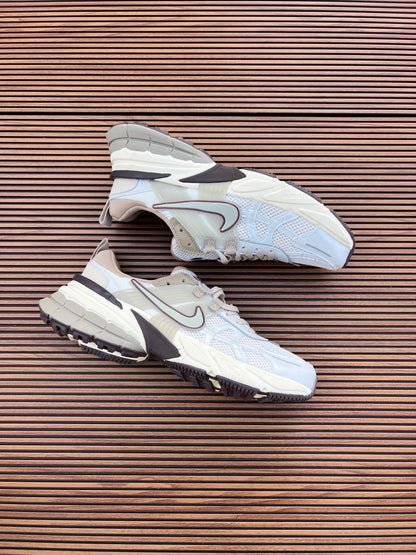 NIKE RUNNING V2K