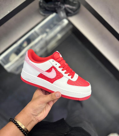 NIKE AIRFORCE ONE VALENTINE  2024