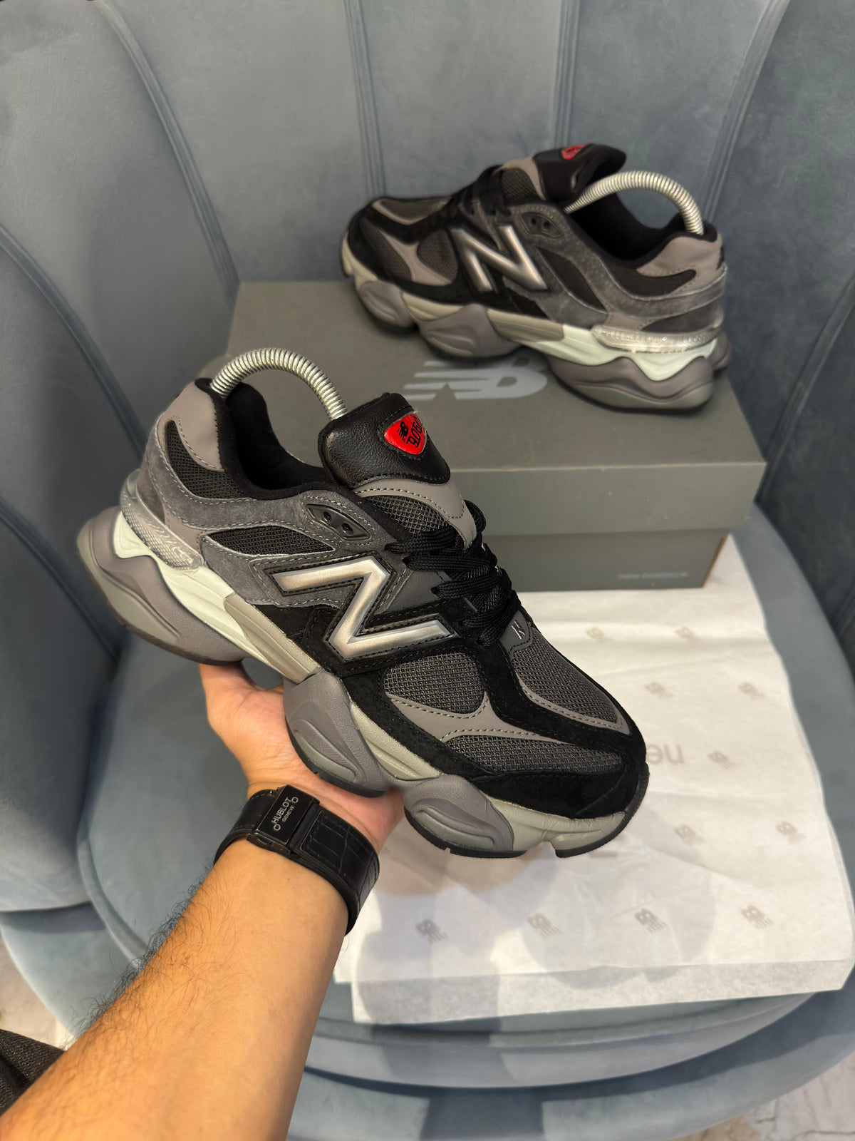NEW BALANCE 9060 BLACK AND GREY