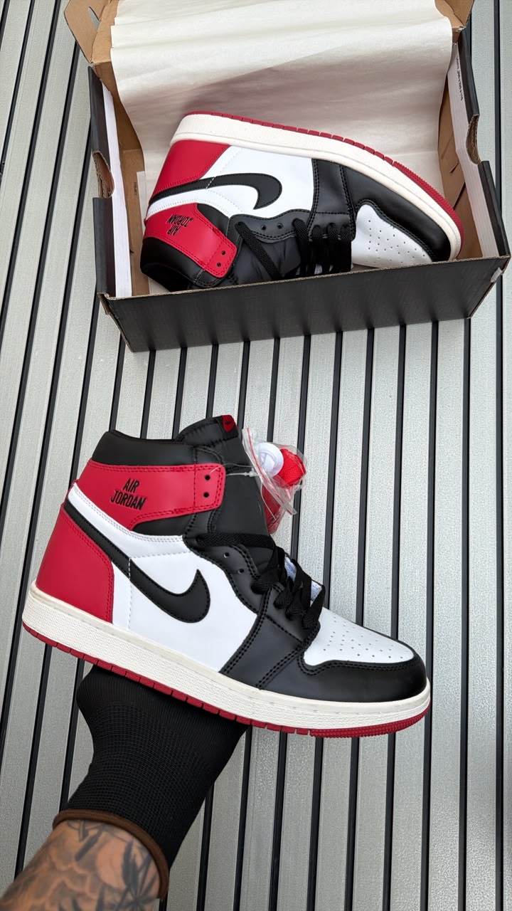 NIKE AIR JORDAN 1 RETRO HIGH OG BLACK TO REIMAGINED