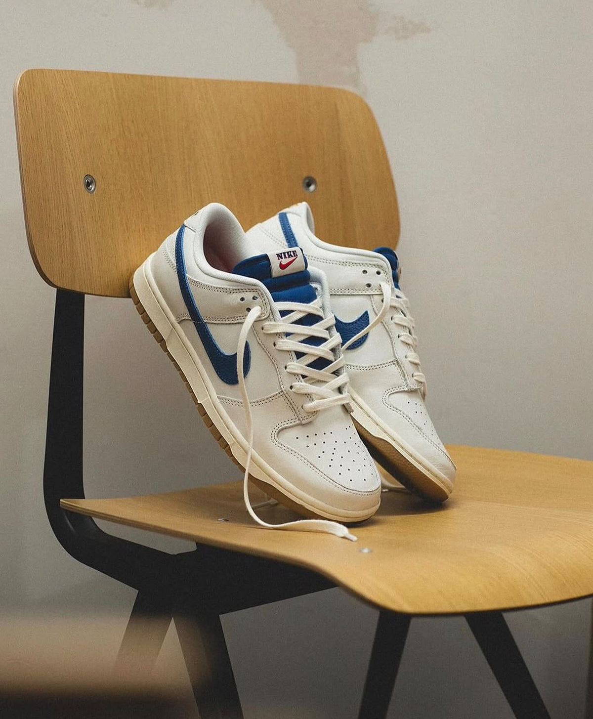 NIKE DUNK LOW SE SAIL DARK MARINA BLUE