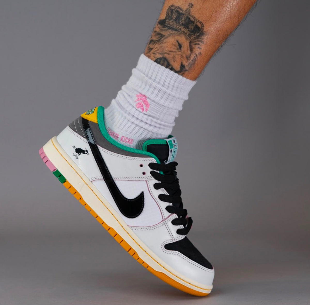 NIKE SB DUNK LOW PRO X CSEF WHITE AND BLACK