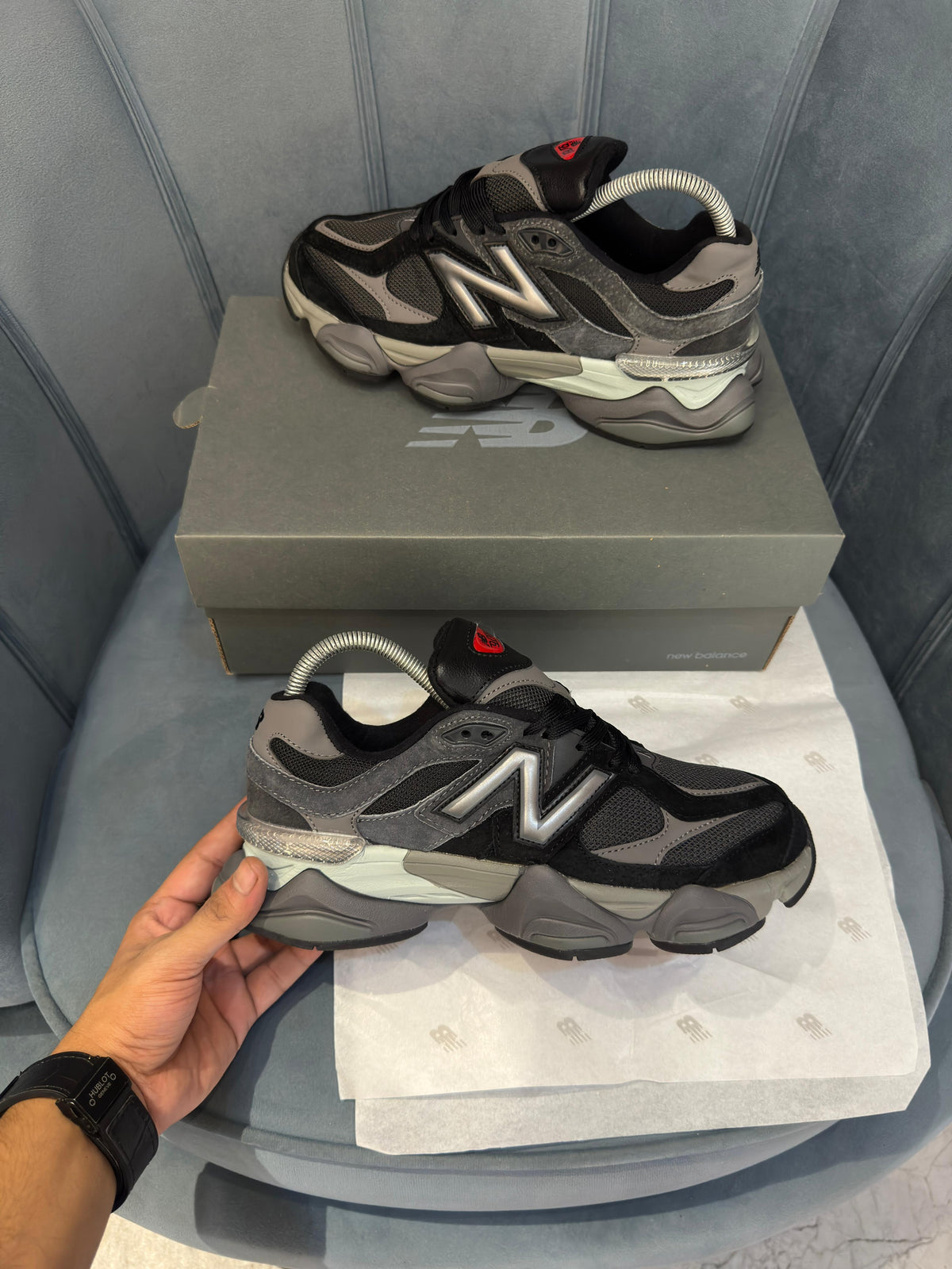 NEW BALANCE 9060 BLACK AND GREY
