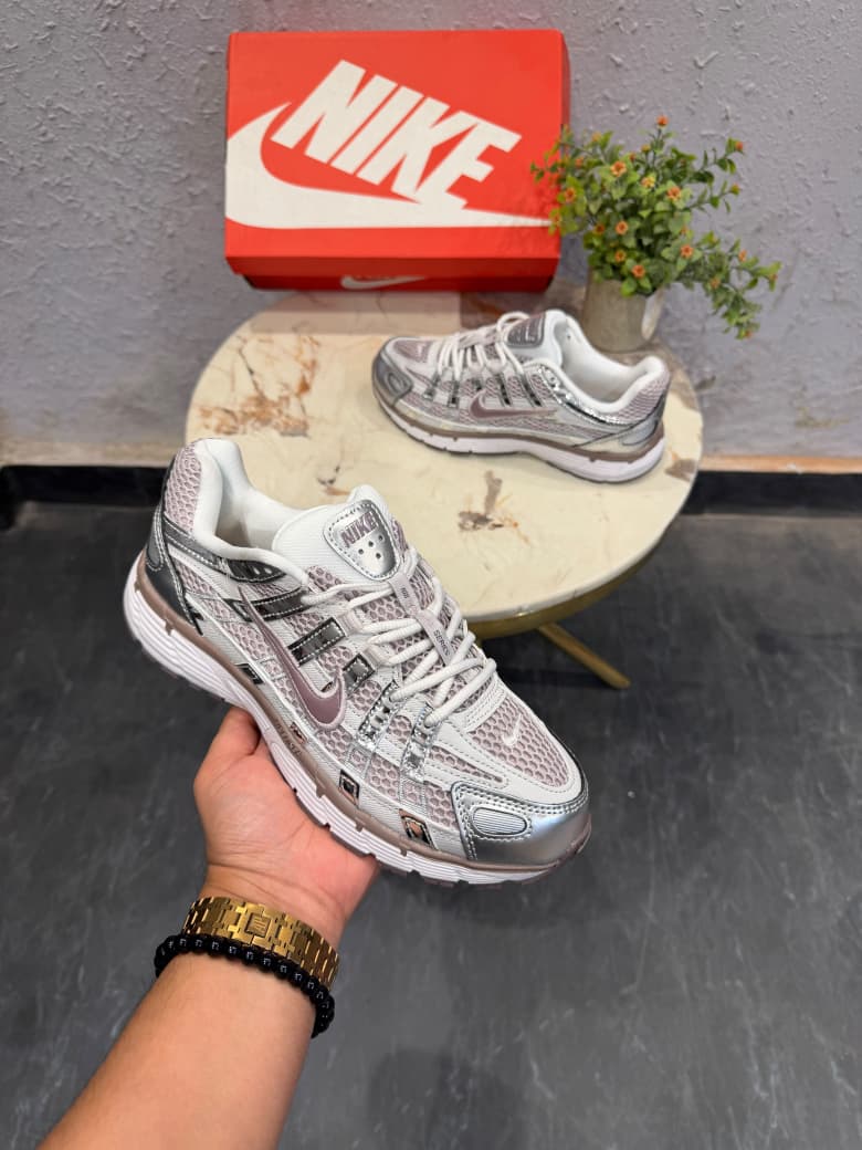NIKE P6000 TRAINER METALLIC WINE SWOOSH