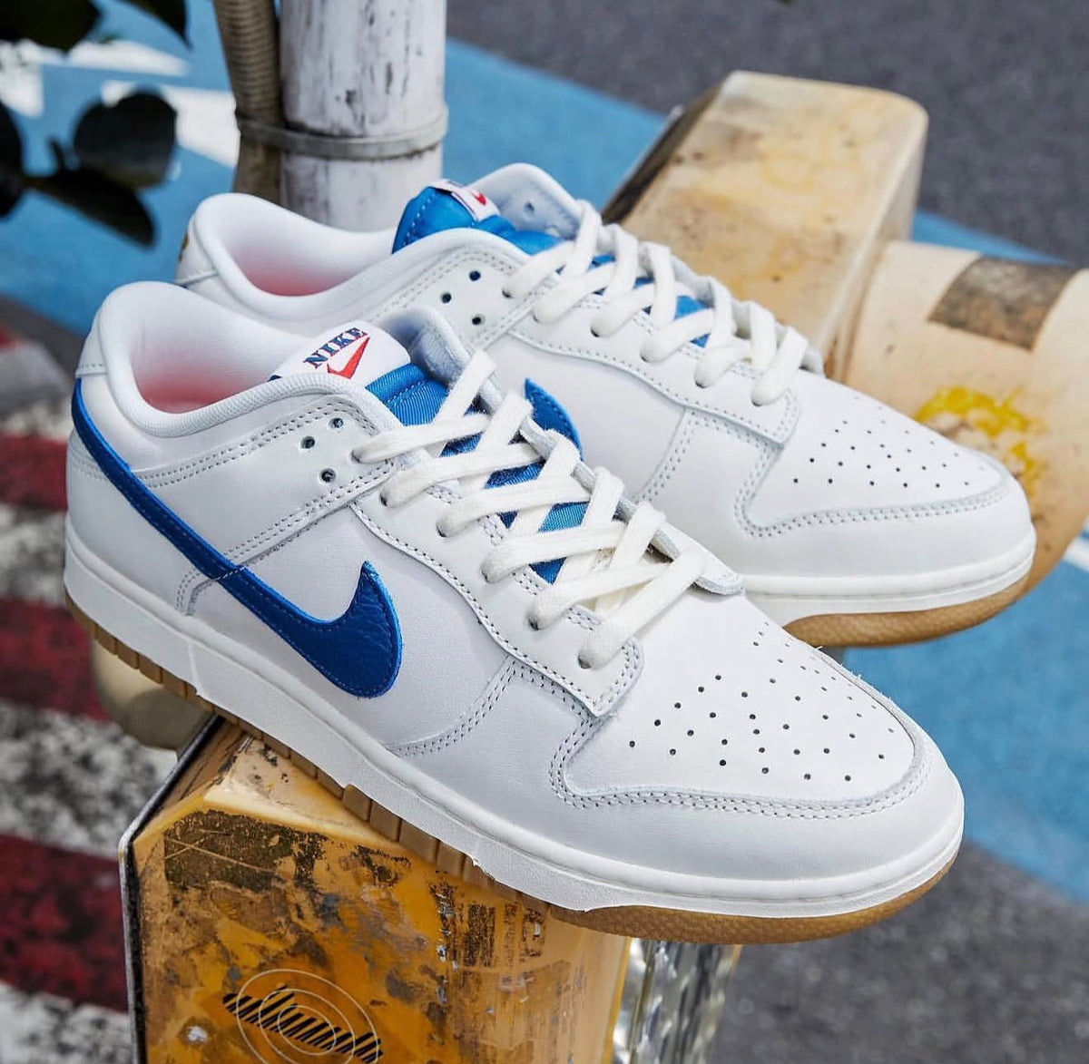 NIKE DUNK LOW SE SAIL DARK MARINA BLUE