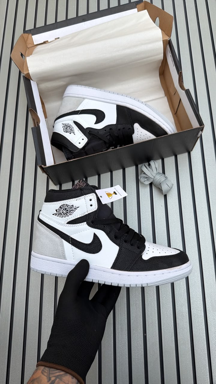 NIKE AIR JORDANS