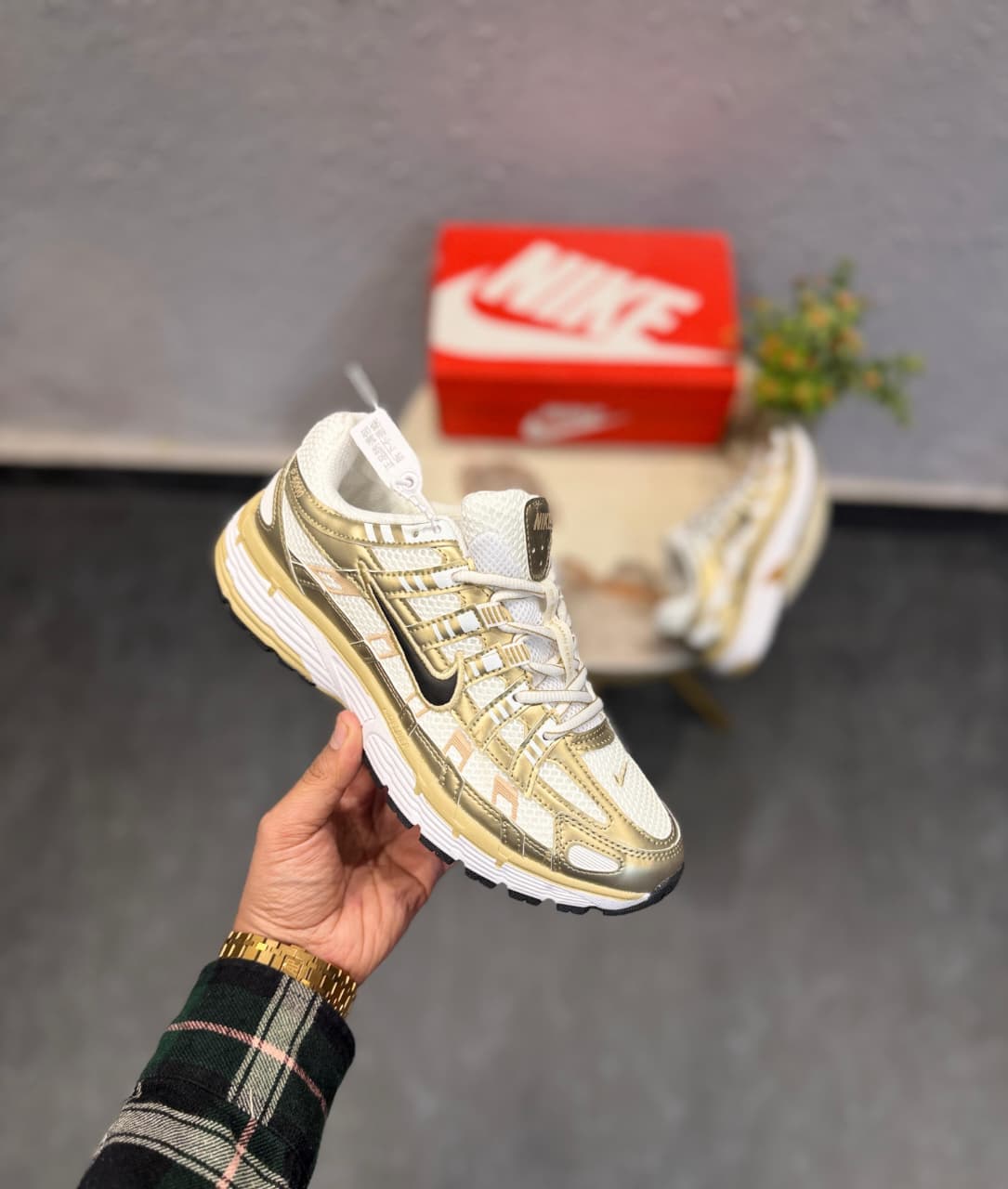 NIKE P6000 TRAINER METALLIC GOLD