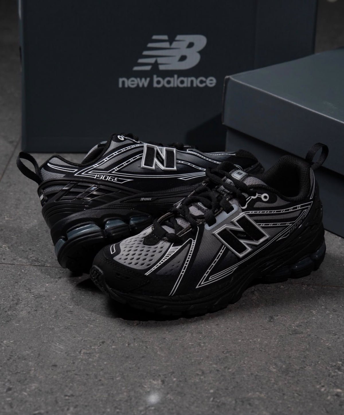NEW BALANCE 1960E BLACK AND SILVER COLOURWAY