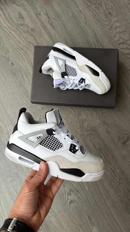 NIKE AIR JORDAN RETRO 4