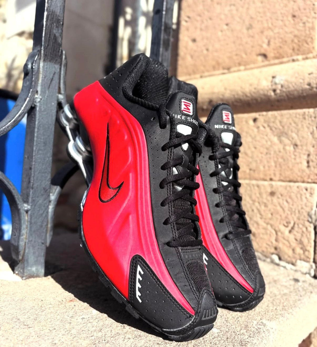 NIKE SHOX R4 UNIVERSITY RED BLACK
