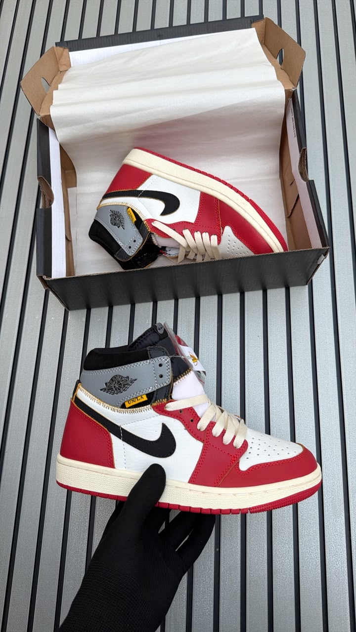 NIKE AIR JORDAN 1 RETRO HIGH OG  CHICAGO SHADOW