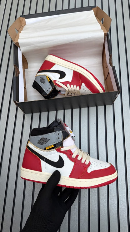 NIKE AIR JORDAN 1 RETRO HIGH OG  CHICAGO SHADOW