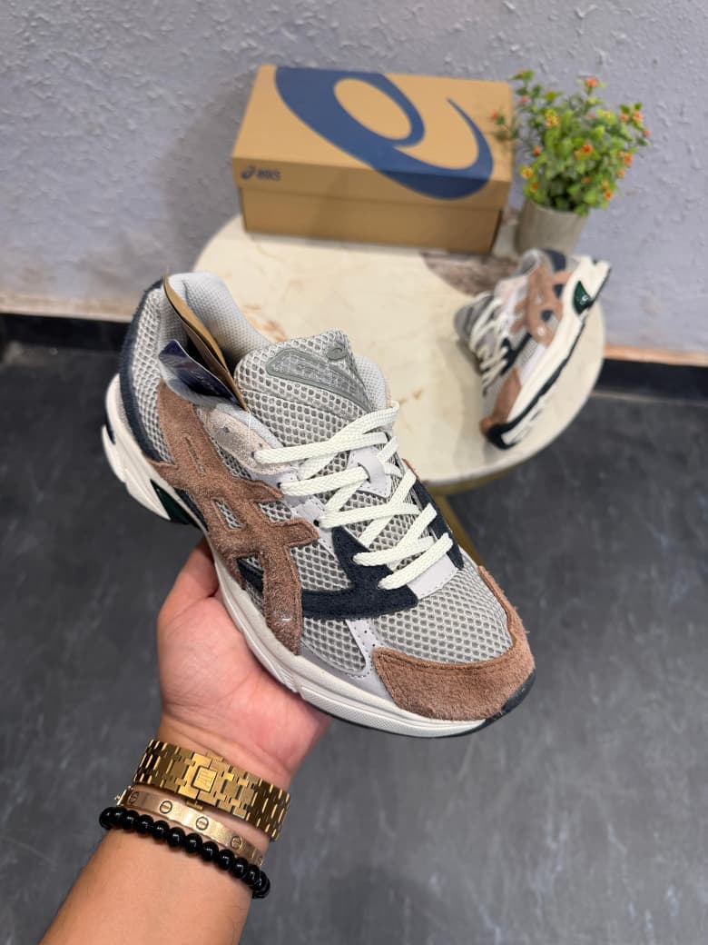 ASICS NYC GEL HAL STUDIO