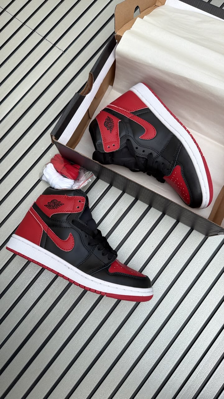 NIKE AIR JORDAN 1 RETRO HIGH OG BRED /BANNED