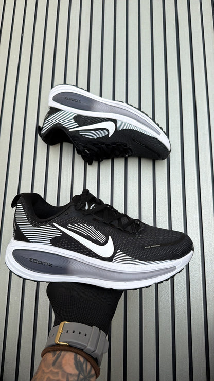 NIKE VOMERO ZOOM 18 BLACK