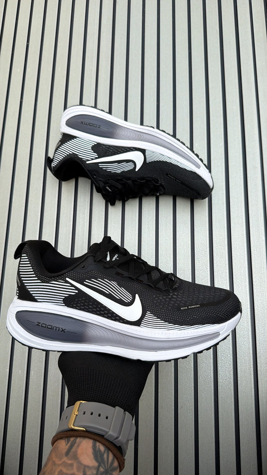 NIKE VOMERO ZOOM 18 BLACK