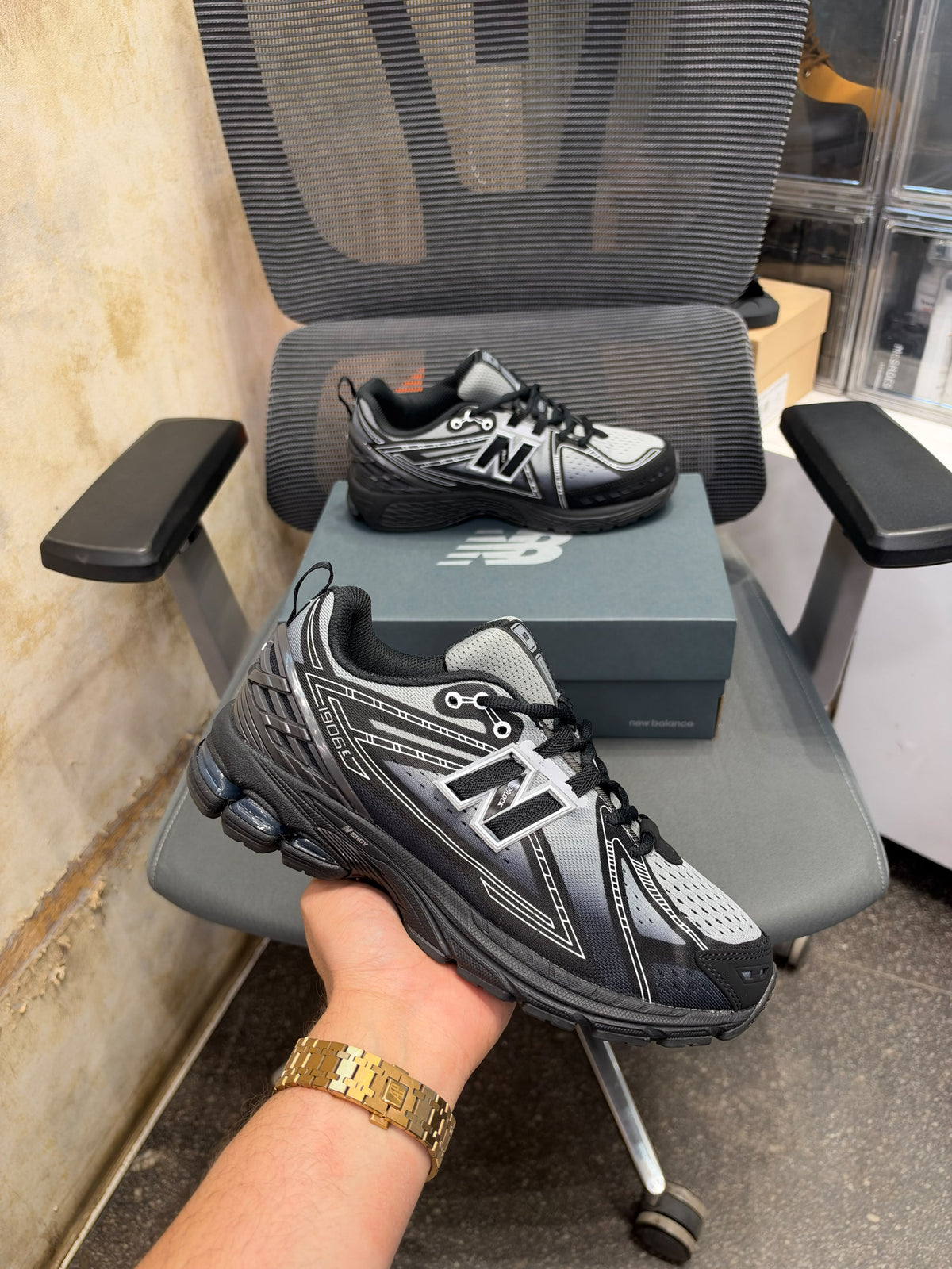 NEW BALANCE 1960E BLACK AND SILVER COLOURWAY