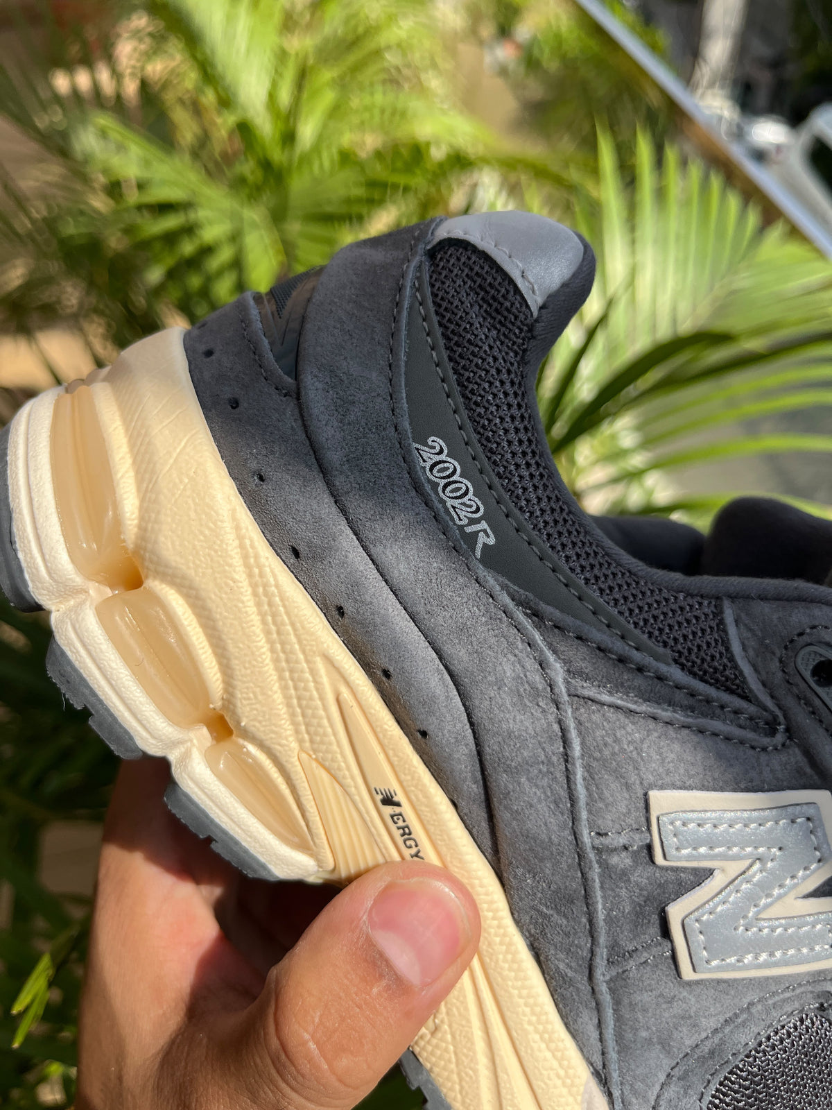NEW BALANCE 2002R