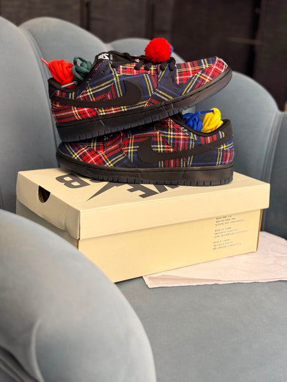 NIKE SB DUNK UNIVERSITY RED AND YELLOW STRIKE