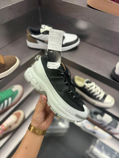 NIKE ZOOM VOMERO 5 ROAM BLACK