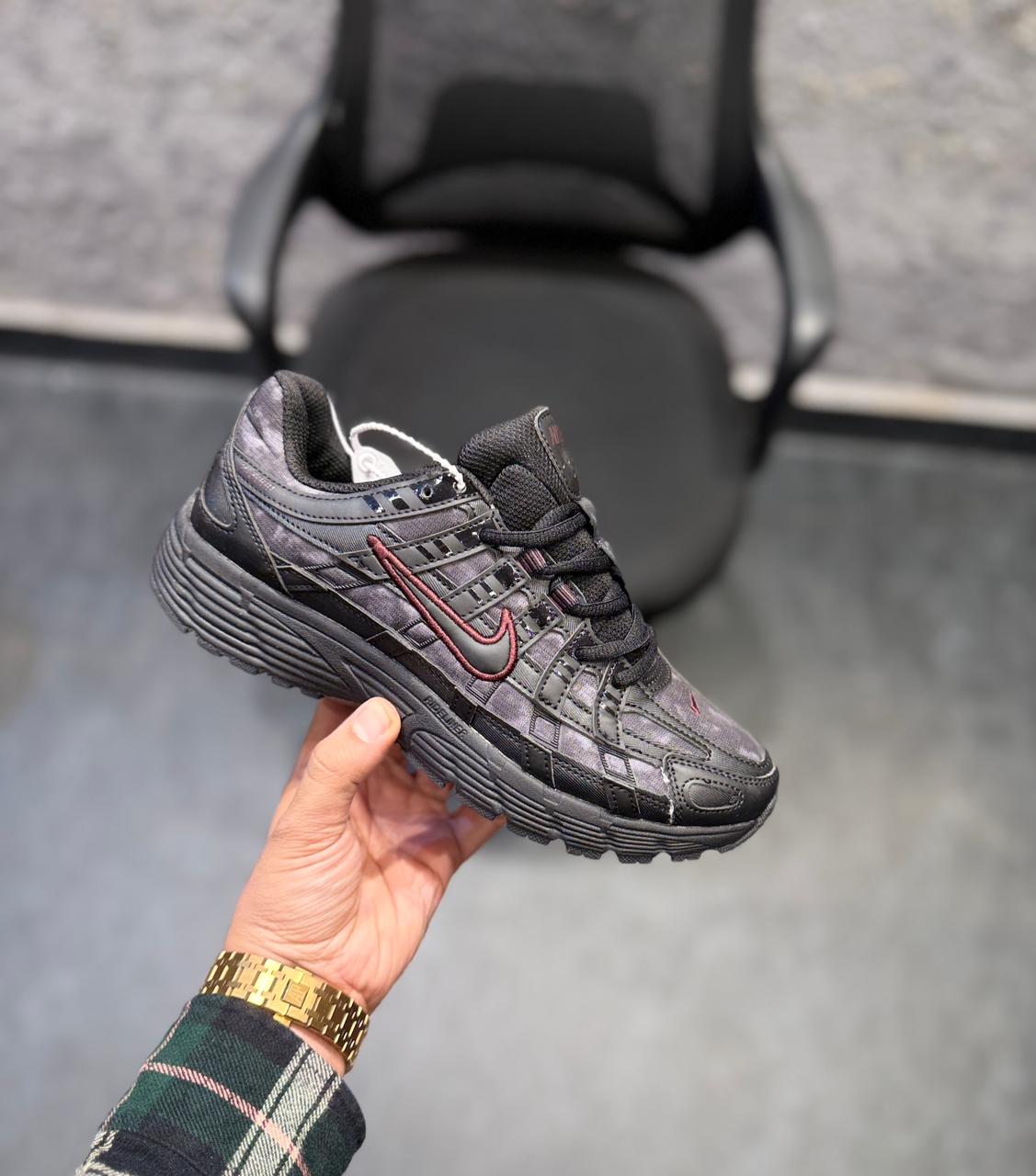 NIKE P6000 TRAINER BLACK MAROON