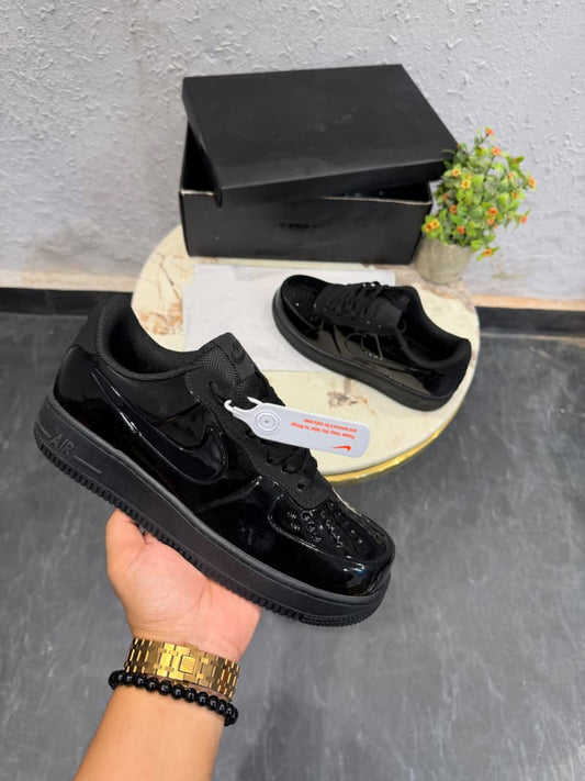 NIKE AIRFORCE ONE PATENT TRIPPLE BLACK 2026