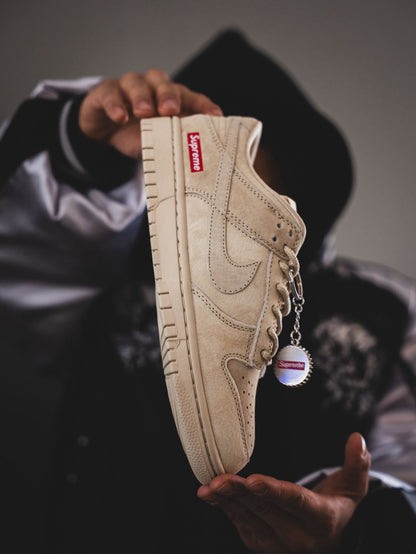 NIKE SB DUNK LOW X SUPREME BEIGE